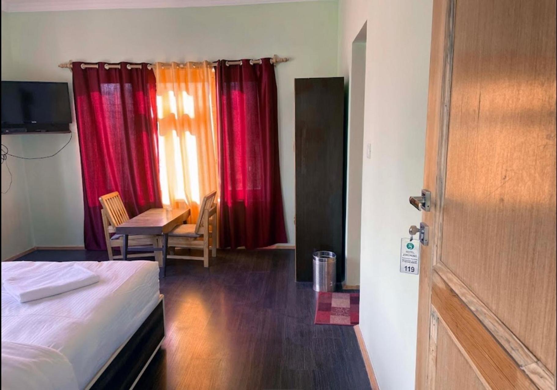 Tih Hotel Jorchung レー エクステリア 写真