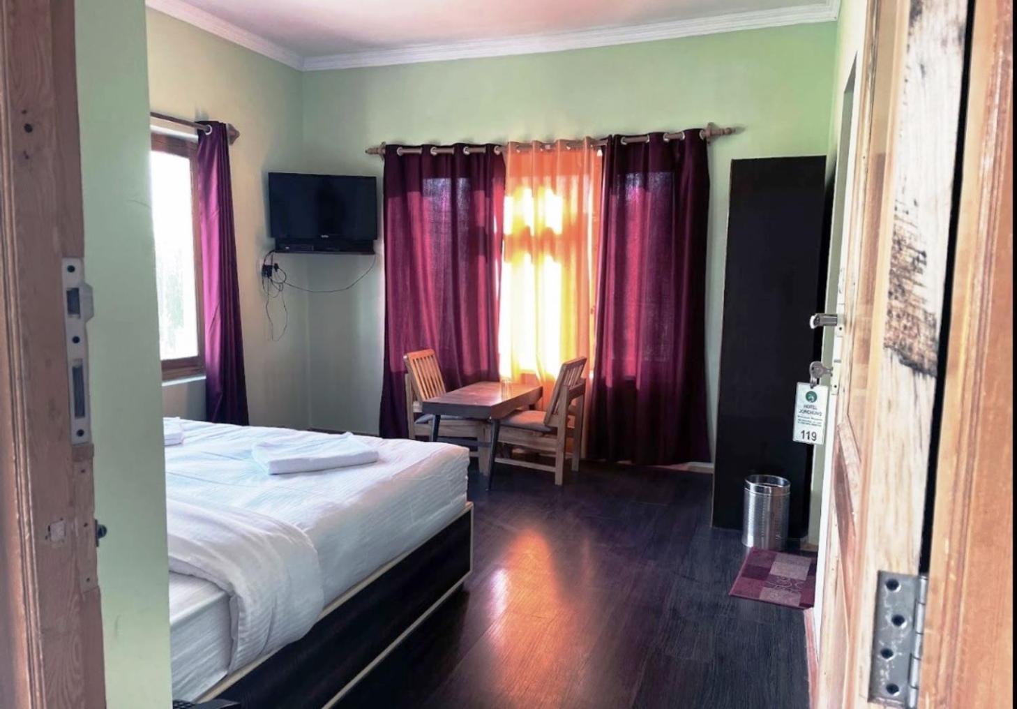 Tih Hotel Jorchung レー エクステリア 写真