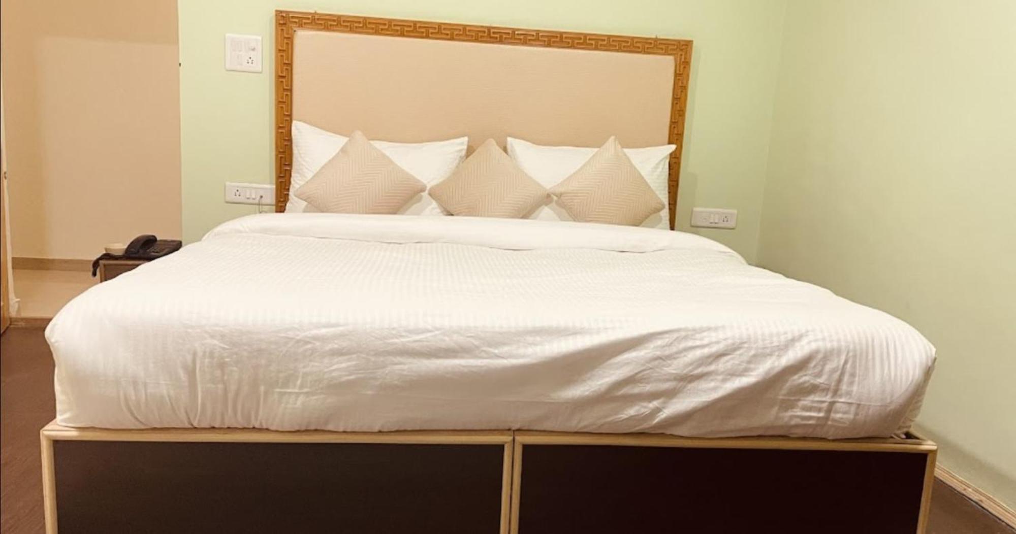 Tih Hotel Jorchung レー エクステリア 写真