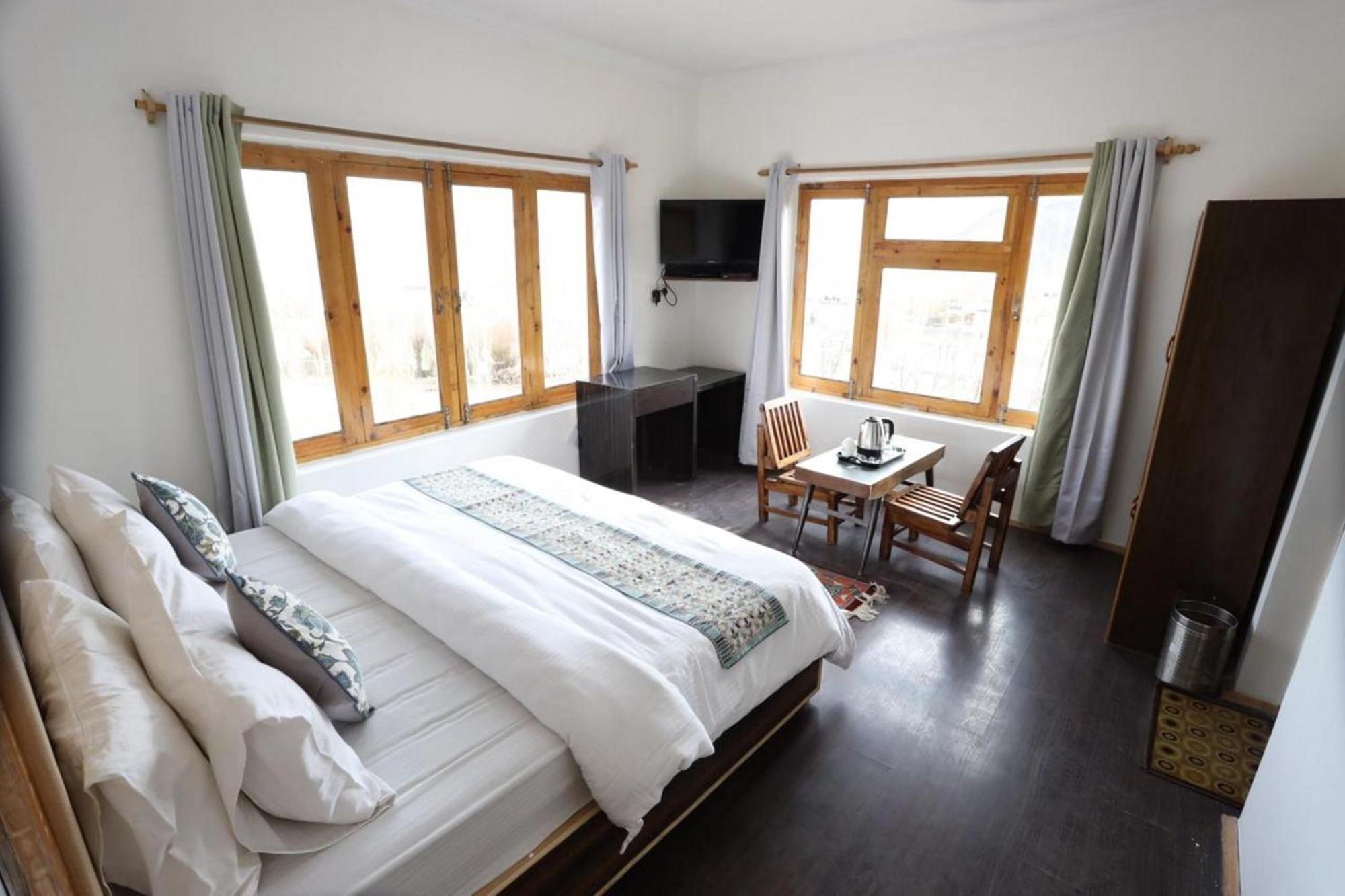 Tih Hotel Jorchung レー エクステリア 写真