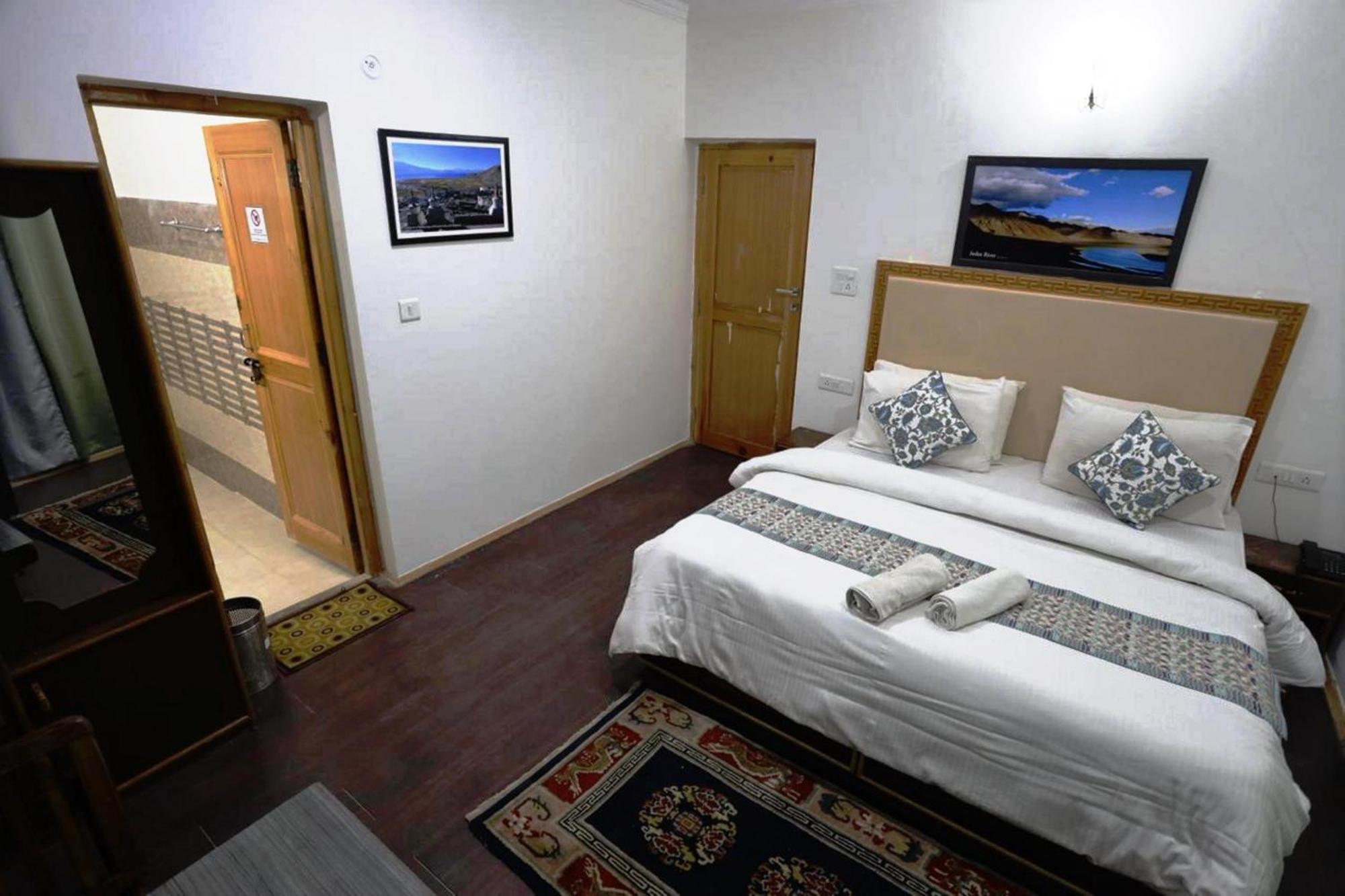 Tih Hotel Jorchung レー エクステリア 写真