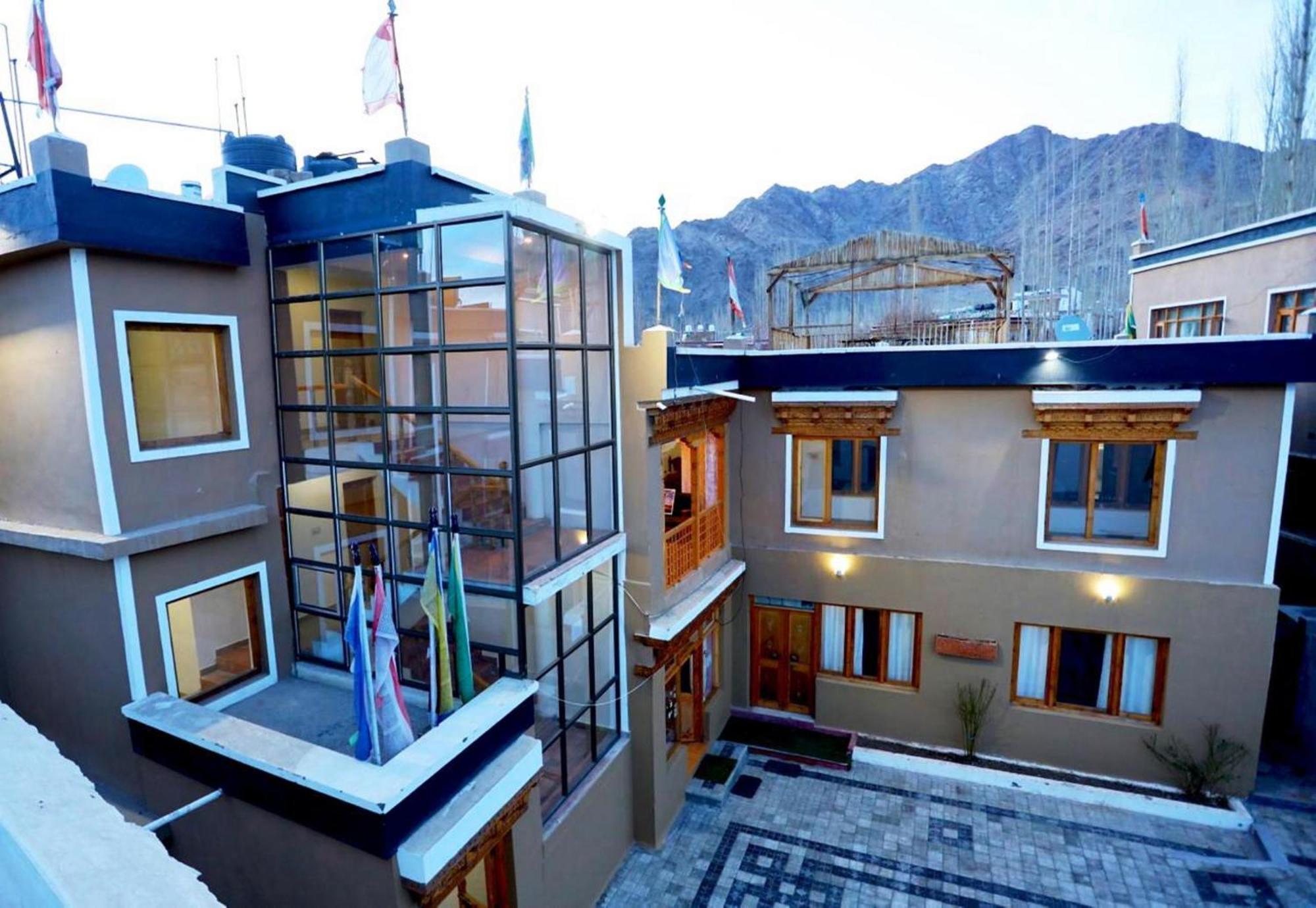 Tih Hotel Jorchung レー エクステリア 写真
